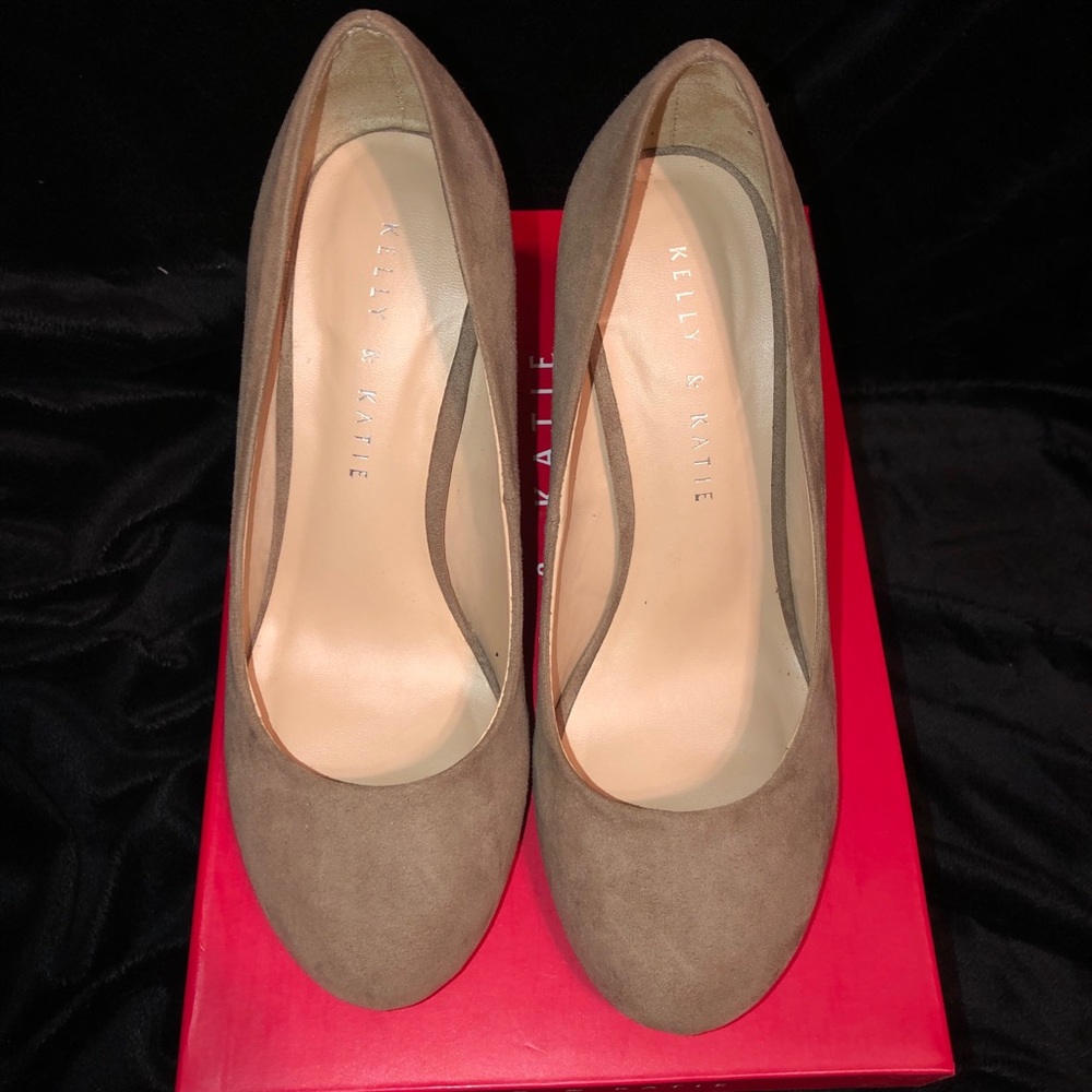 Kelly & Katie - Larissa Heels - size 6